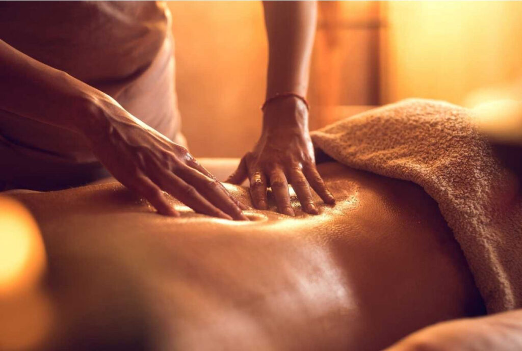 Massage day ấn huyệt lành mạnh. Massage khỏe